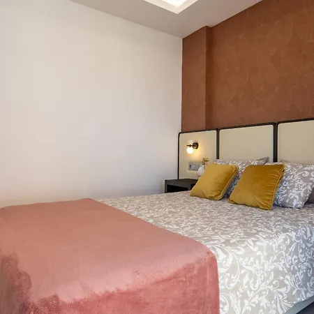 Atico Avenida Edf. Cayetana Apartamento